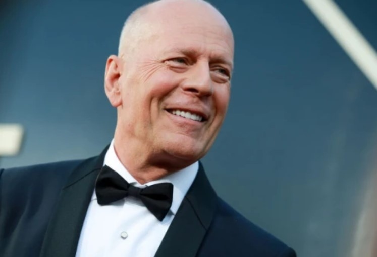 Брус Уилис слага край на кариерата си това съобщиха членове